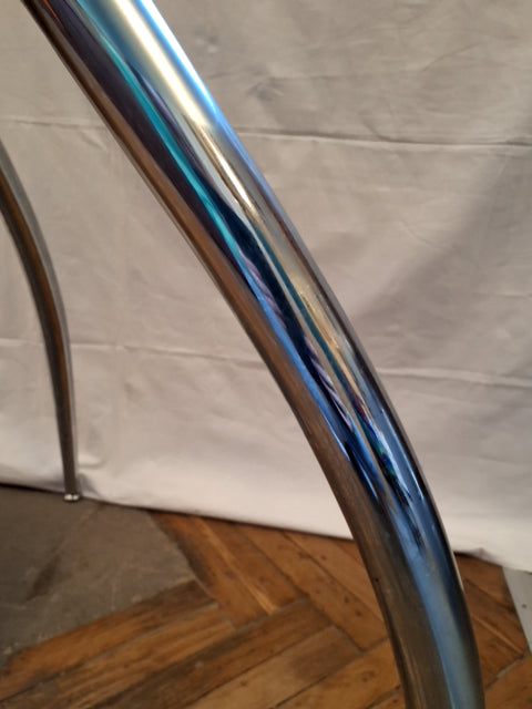 Glasbord med krom ben